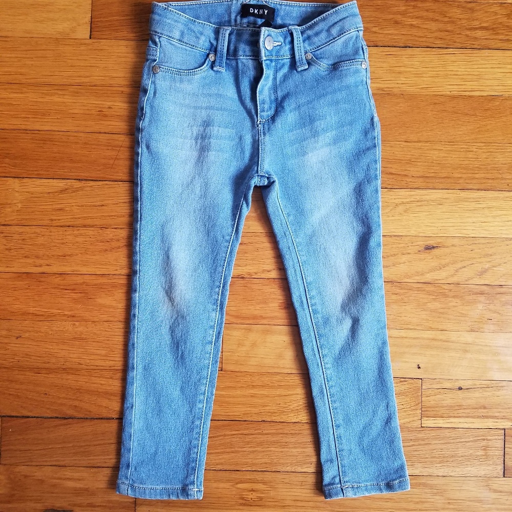 New dkny jeans with cute belt loop detail